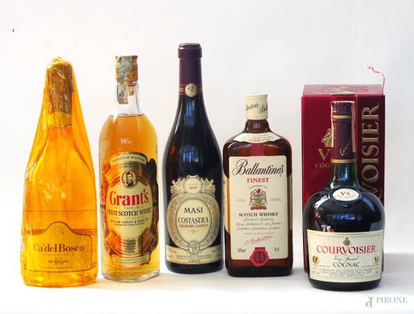Lotto di 5 bottiglie liquori e vini