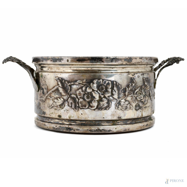 Lotto di due lastre raffiguranti Madonna e portabottiglie in legno e argento finemente cesellato ...