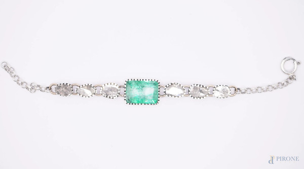 Bracciale in argento con smeraldo 13 ct e diamanti 6 ct totali, lunghezza cm 18, peso gr. 19