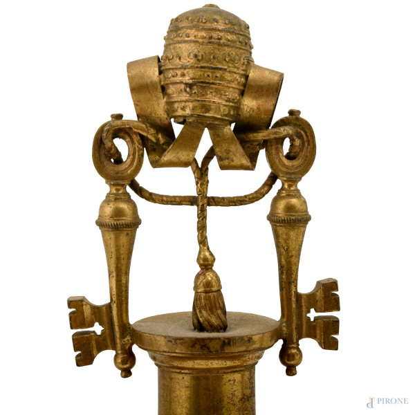 Gruppo scultoreo in bronzo dorato con angeli inginocchiati, Francia, fine del XIX secolo, cm 35x3...