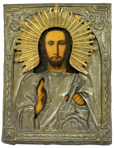 Icona raffigurante Cristo Benedicente, con riza in metallo argentato e dorato,  Europa dell'Est, inizi XX secolo, cm 18x14