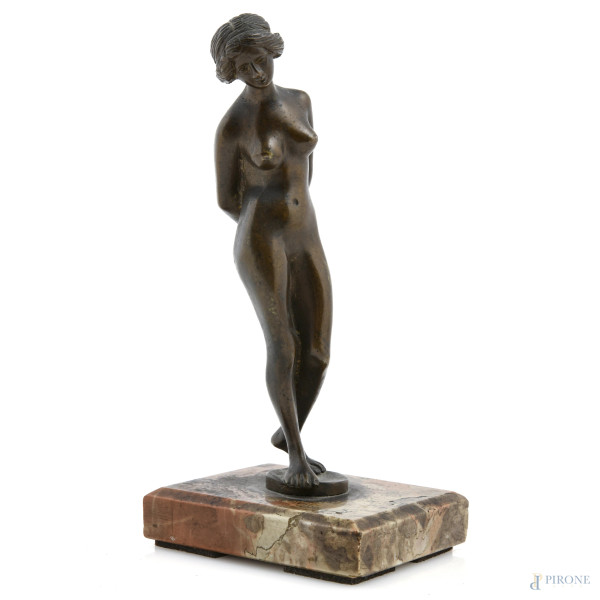 La schiava, XX secolo, scultura in bronzo su base in marmo, altezza cm 19,5