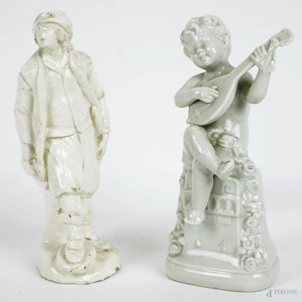 Lotto di due sculture in porcellana bianca raffiguranti giovane pastore ed un putto musicante, manifatture ed epoche diverse, altezza max cm 11, (difetti)