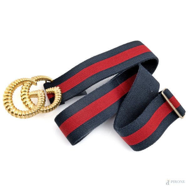Cintura elastica Gucci in tessuto con chiusura e logo in metallo dorato, lunghezza massima cm 83,...