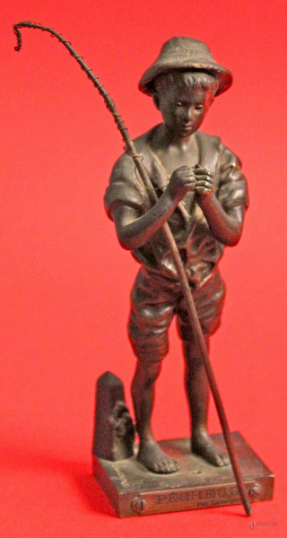 Pescatore in bronzo firmato Eaucrone, H 18 cm.