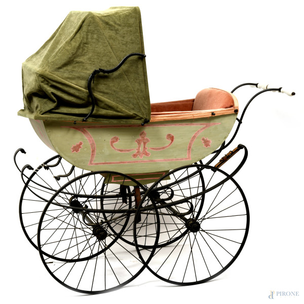 Carrozzina da neonato, materiali vari, primo XX secolo, cm 122x118,5x53, (difetti, parti sostitui...