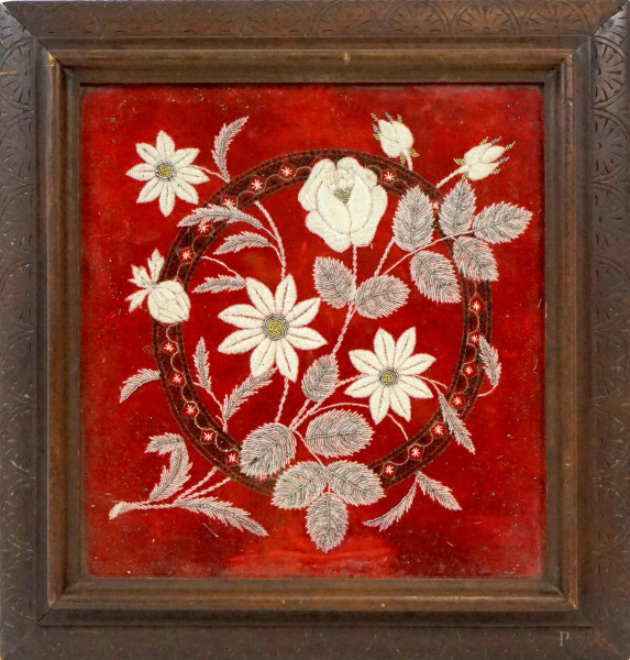 Ricamo su velluto rosso con perline di colori diversi, a decoro raffigurante fiori, cm 43,5x40,5 circa, entro cornice