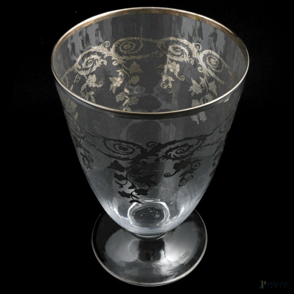 Vaso in vetro Rigatti con decori a racemi argentati, XX secolo, altezza cm 31