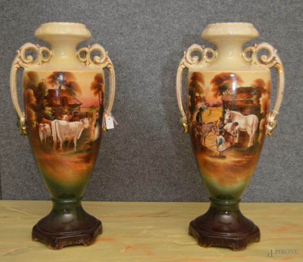 Coppia vasi in maiolica policroma a decoro di scene contadine, periodo liberty, h.50 cm.