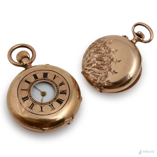 Lotto di due orologi in oro basso: uno Remontoir Cylindre 10 Rubis, misura massima cm 3, peso lordo complessivo gr 40 (difetti)