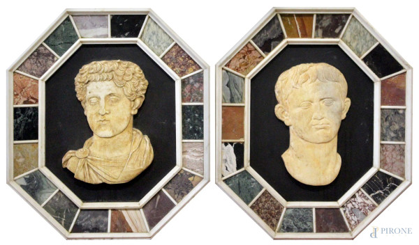 Coppia di placche ottagonali a vari marmi pregiati con bassorilievi centrali a soggetto di imperatori romani, XX°sec.