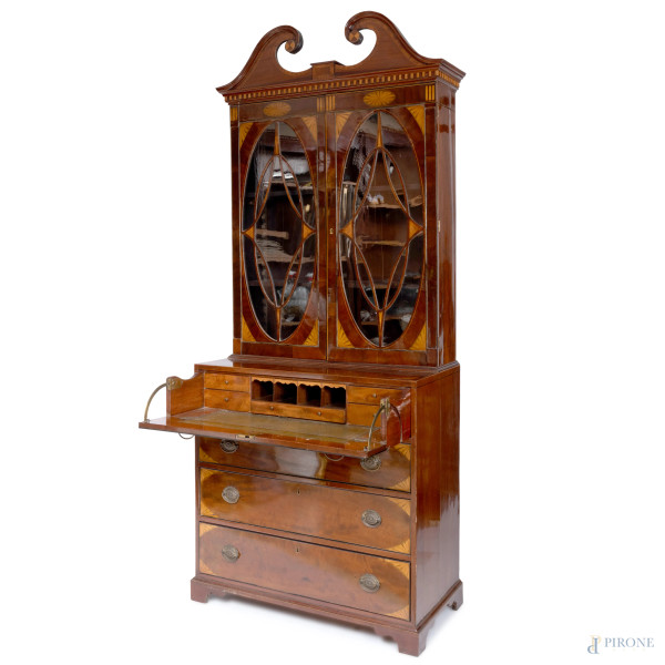Bookcase Sheraton in legno impiallacciato ed intarsiato in varie essenze. Corpo superiore a doppi...