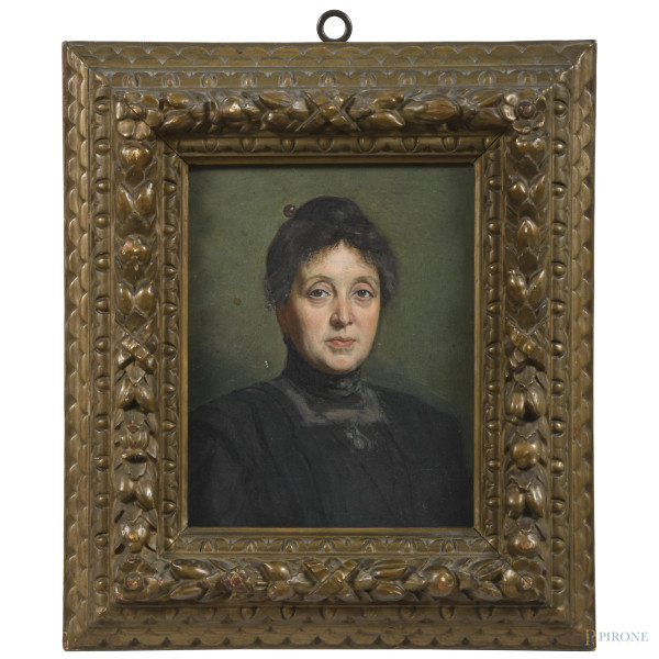Ritratto di donna, XX secolo, olio su cartone, cm 22x16, entro cornice, (segni di usura, difetti)