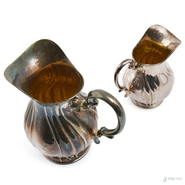 Lotto composto da lattiera, zuccheriera e versatoio in argento con punzoni John James Keith, XIX ...