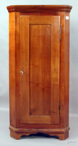Angoliera in ciliegio ad uno sportello, XIX secolo, altezza 152x52x52 cm.