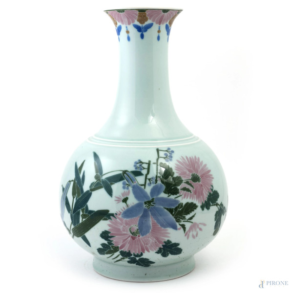 Vaso in porcellana Famiglia Rosa, inizi del XX secolo, altezza cm 38, (lievi segni di usura)