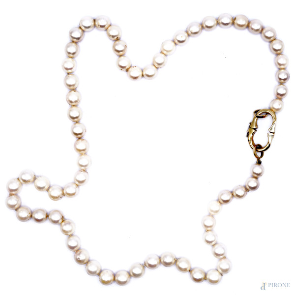 Collana di perle con chiusura in oro giallo 18 kt, lunghezza cm 60