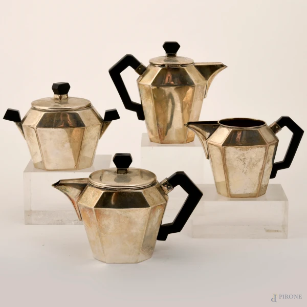 Lotto composto da una teiera, una caffettiera, una zuccheriera e una lattiera in argento, XX secolo, misure massime cm 11x13x7, peso lordo totale gr. 490