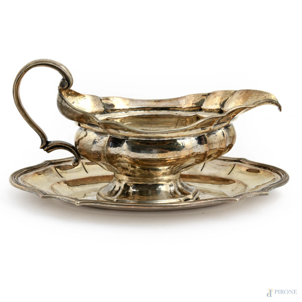 Salsiera e vassoietto in argento 800/000, cm 11,5x23x15,5, peso complessivo gr 520