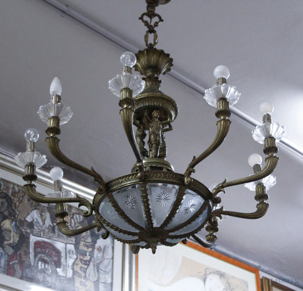 Lampadario a nove luci in bronzo e cristallo, primi Novecento.