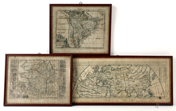 Lotto di tre stampe raffiguranti cartine geografiche, il Sud America, l'Europa e la Francia moderna, misure max cm 16x38, entro cornici, (macchie).