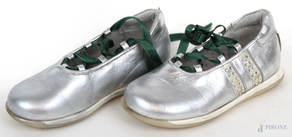 Simonetta, sandali aperti da bambina color argento con lacci verdi ad incrocio, numero 25, (segni di utilizzo).