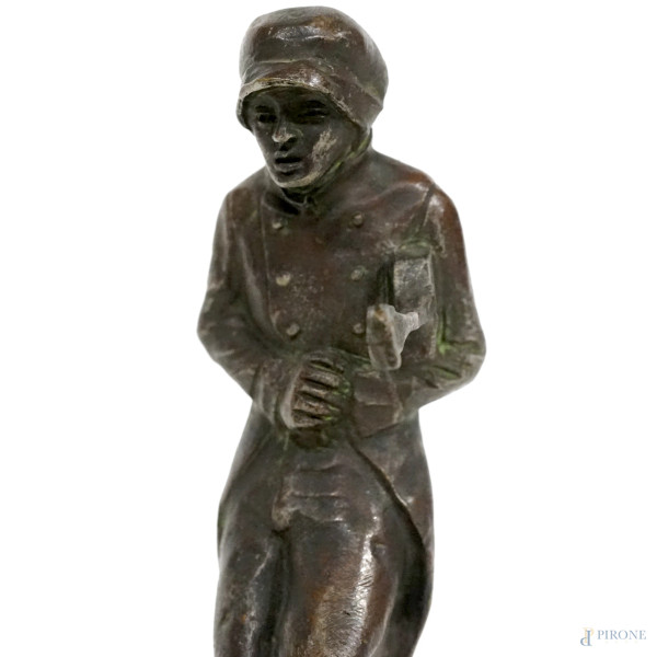 Scultura in bronzo brunito rappresentante un suonatore, base in marmo, da Giovanni Battista Amend...