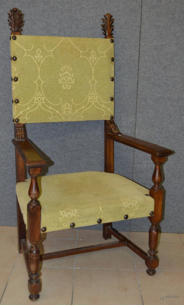 Poltrona stile rinascimento in noce con sedile e dorsale in velluto, XIX sec.