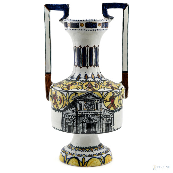 Vaso biansato in maiolica smaltata e dipinta con teorie di guerrieri e motivi geometrici, XX secolo, altezza cm 39,5, (segni di usura, sbeccature, cadute di colore, difetti di cottura). 