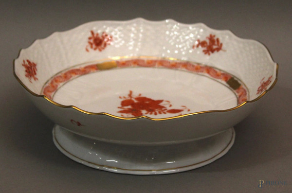 Alzata centrotavola in porcellana Herend, a decoro di fiori, H. 6 cm., diam. 20,5 cm.