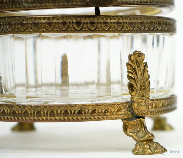 Cofanetto in cristallo controtagliato, metà XX secolo, presa del coperchio a pigna, struttura e f...