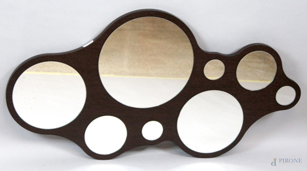 Specchio di linea centinata in legno, cm. 98x53.
