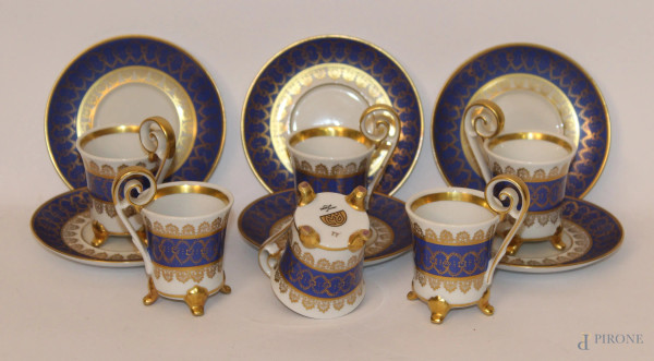 Servizio da caffè per sei completo di tazzine in porcellana blù con particolari dorati, marcato Vieux Paris.