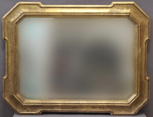 Specchiera a guantiera in legno dorato ed inciso, XIX sec., cm 88x67