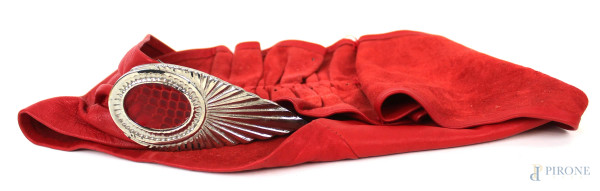 Cintura rossa  a fascia in ecopelle,  chiusura in metallo, lunghezza cm 82, (difetti)