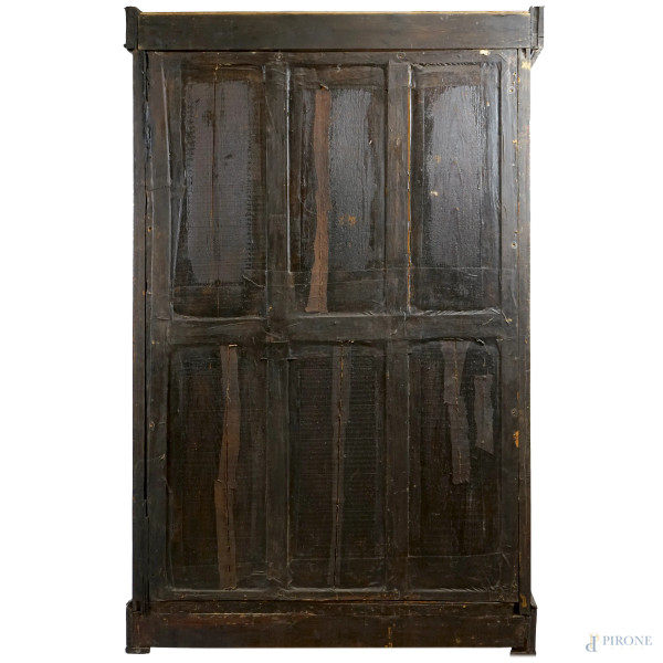 Vetrina stile Boulle in legno ebanizzato con intarsi e applicazioni in metallo dorato, due ante, ...