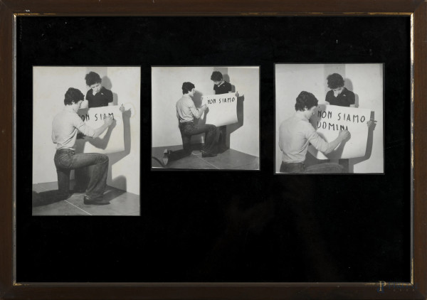 Tre fotografie di performance artistica entro unica cornice, XX secolo, misure comprensive di cornice cm 36x51, (segni di usura, difetti)