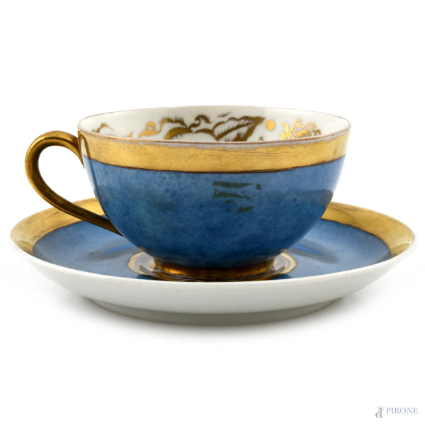 Tazzina con piattino in porcellana nei toni del blu e oro, diametro massimo 14,5, firmati al fondo "Bassilka Radonitch Rome 1929", (lievi segni di usura)