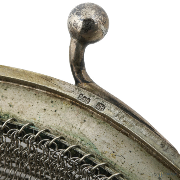 Borsetta da teatro in argento 800/000, XX secolo, cm 19x20, peso complessivo gr 300, (segni di us...