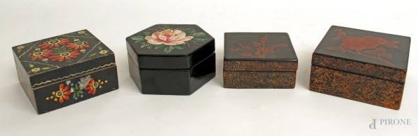 Lotto composto da quattro scatole in legno laccato dimensione massina 11x10 cm.