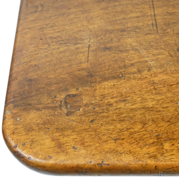 Tavolo fratino in noce, gambe a lira riunite da traversa, sec. XVIII, cm 80x190x77,5. (Difetti)