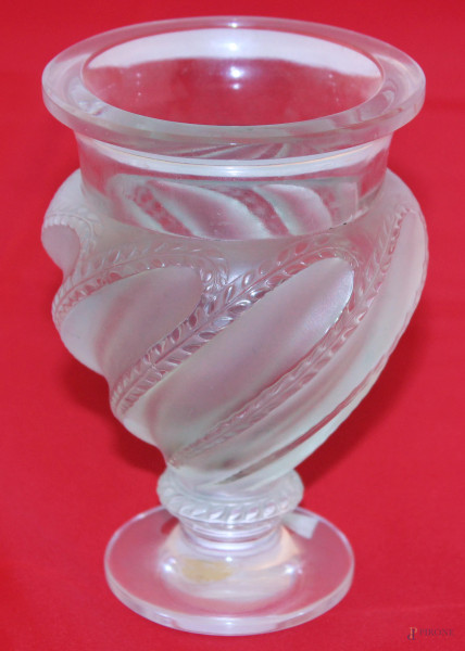 Vasetto in vetro molato fumè, marcato Lalique, 16 cm 