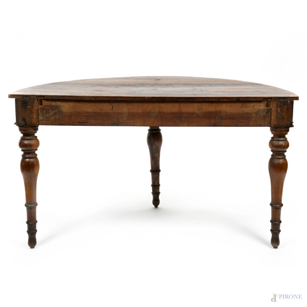 Coppia di consolle in noce con gambe tornite, XX secolo, cm 81,5x141x69,5, (segni di usura, scalf...