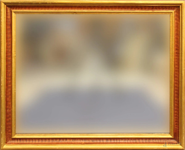 Specchiera di linea rettangolare in legno dorato, luce 66 x 54 cm.