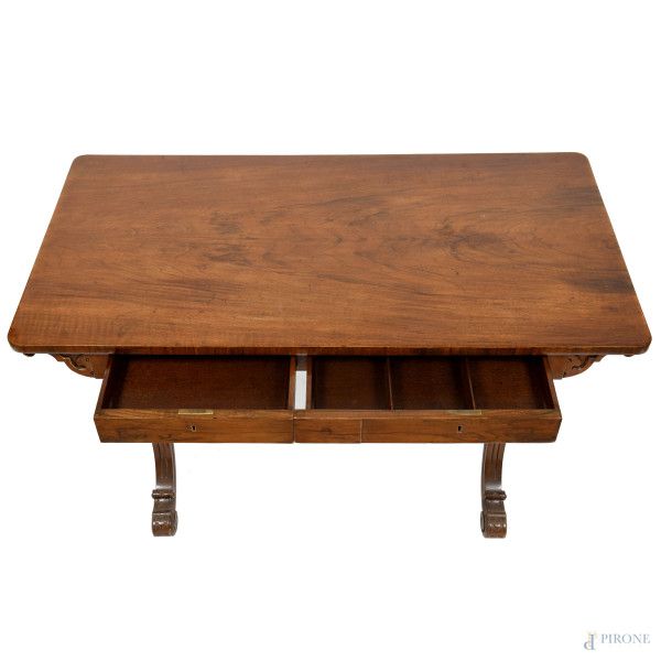 Scrittoio inglese in legno impiallacciato con doppia coppia gambe bipartite con piede a ricciolo ...