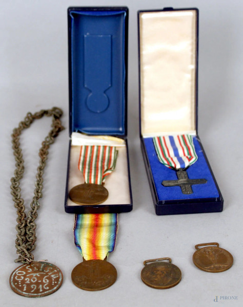Lotto composto da sei medaglie di epoche e materiali diversi.