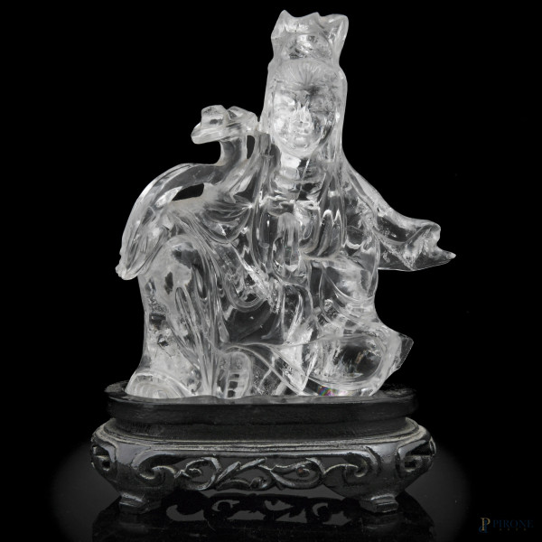 Scultura in cristallo raffigurante divinità orientale su base in teak, XX secolo, cm 12,5 (segni di usura, sbeccature, difetti)