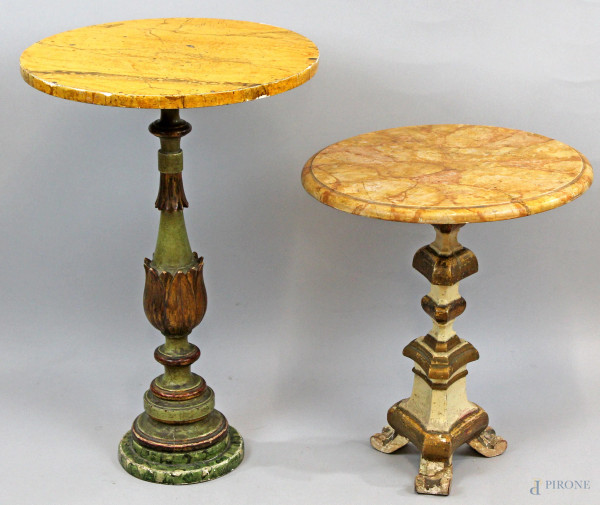 Lotto di due tavolinetti costruiti con elementi antichi, piani laccati a finto marmo e gambe a balaustro in legno laccato e dorato, alt. max cm 68, (segni del tempo).