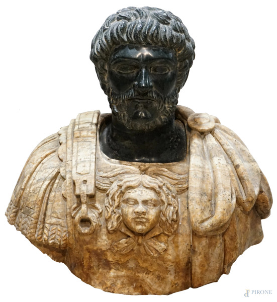 Busto dell'Imperatore Adriano, con armatura centrata da testa di gorgone, marmi policromi, cm h 59x63x30, XIX secolo, (difetti)
