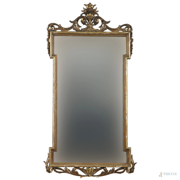 Specchiera in legno intagliato e dorato, XX secolo, cm 108x54, (segni di usura, scalfiture, rotture, difetti, cadute di doratura)